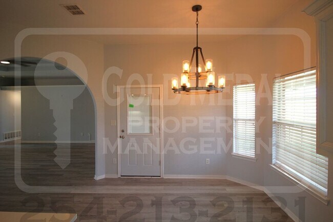 Building Photo - Beautiful 3-bed, 2-bath home now available...