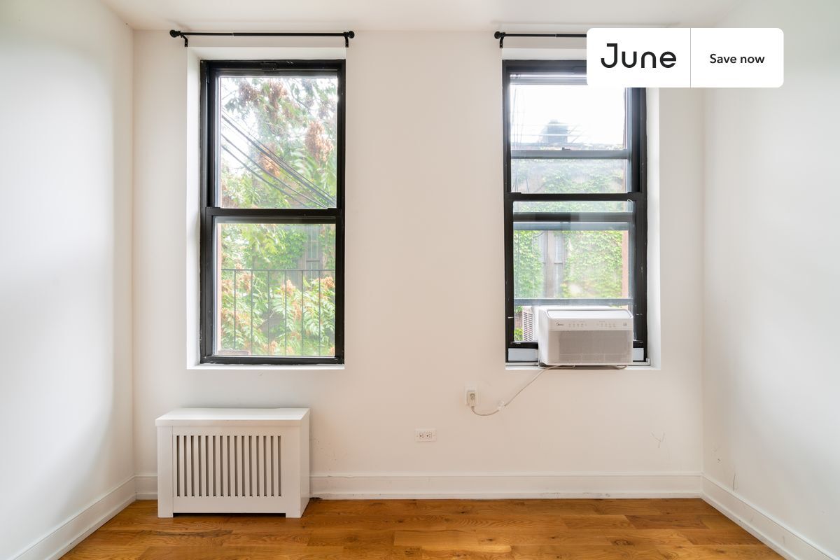 Building Photo - 95 E 7 St