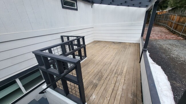 Building Photo - 1460 NW Newport Ave