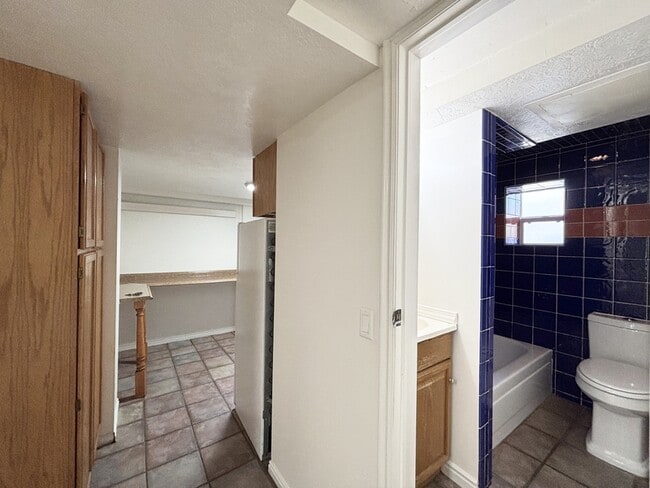 Building Photo - 517 E 500 S