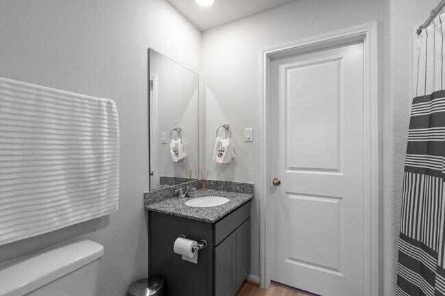 Building Photo - 18807 Glenwood Chase Ct