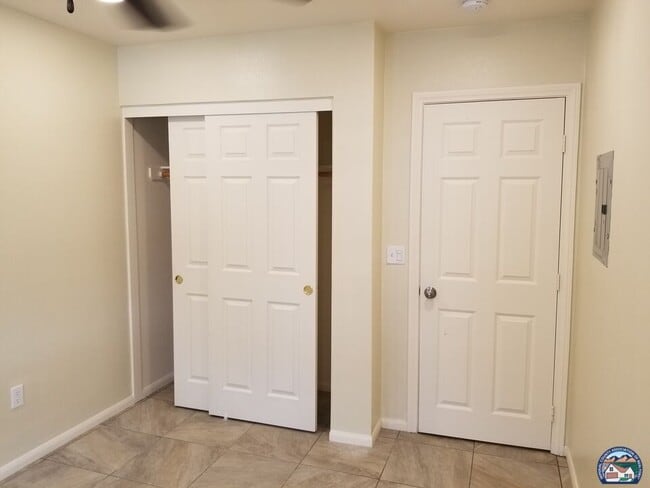 Building Photo - 495 W Commercial Ave