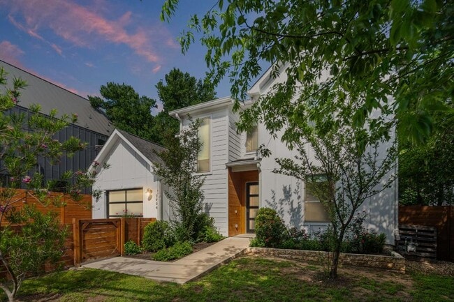 Building Photo - 2906 Webberville Rd