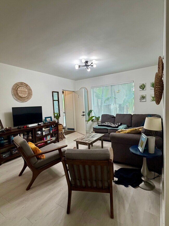 Building Photo - 1198 Marseille Dr