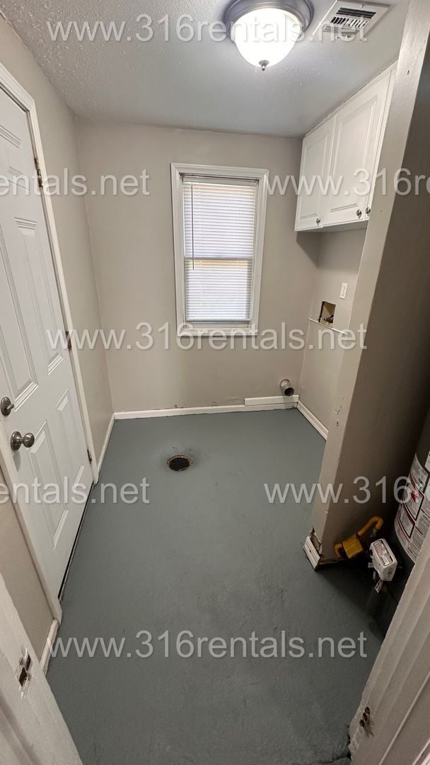 Building Photo - $850 - 2 bedroom/ 1 bathroom - Newly remod...