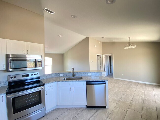 Building Photo - Desirable SW Ocala Neighborhood 3/2/2 *WON'T LAST*