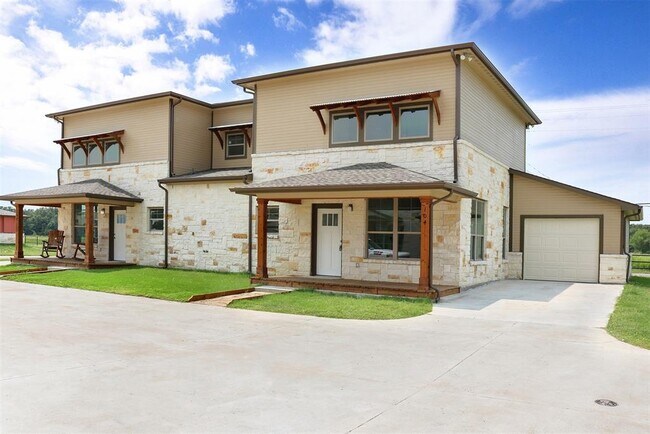 Primary Photo - 104 Perch Dr