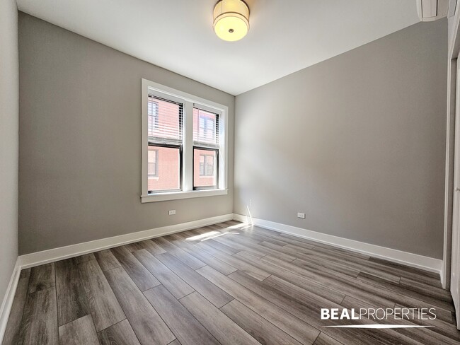 Building Photo - 3943 N Janssen Ave