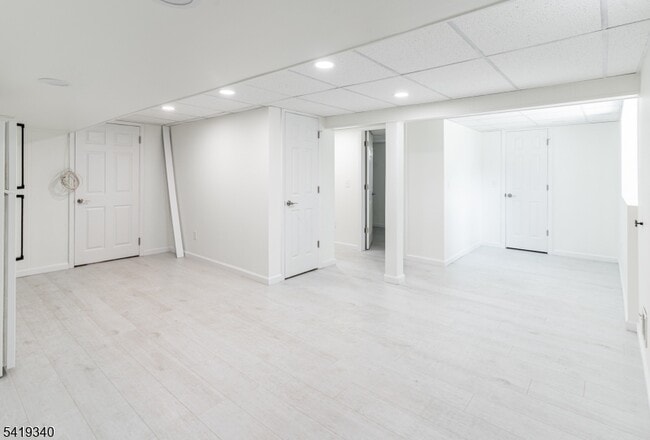 Building Photo - 80 White Meadow Rd