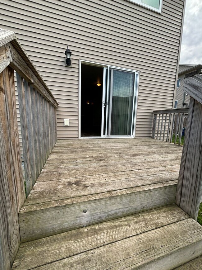 Building Photo - 3 bedroom 3.5 bathroom for Rent!