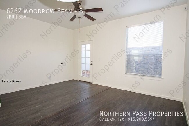 Building Photo - 2 Bedroom Townhome Ready for Immediate Mov...