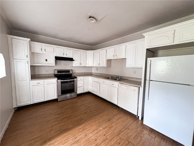 Building Photo - 310 27th St