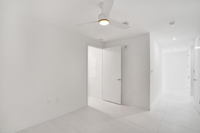 Building Photo - 900 N Ocean Blvd