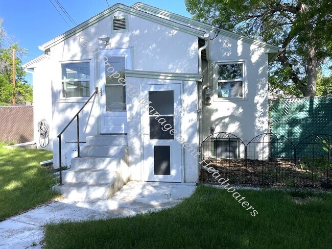 Building Photo - 3 Bedroom 2 Bath House for Rent - Pet Frie...