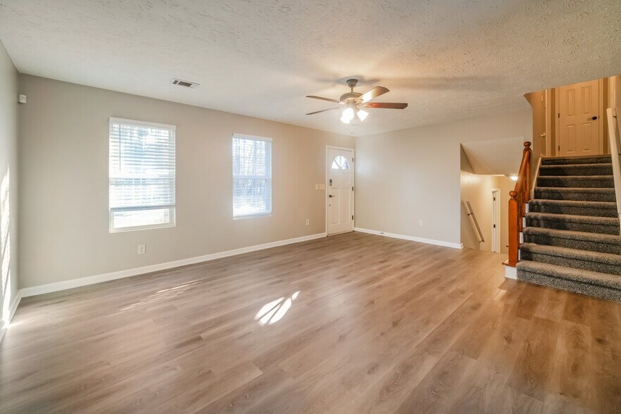 Building Photo - 1860 Rainbow Ln