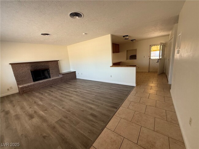 Building Photo - 5643 S Pecos Rd