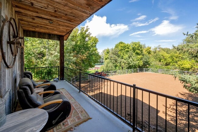 Building Photo - Immaculate Home for rent in gated cul-de-sac!