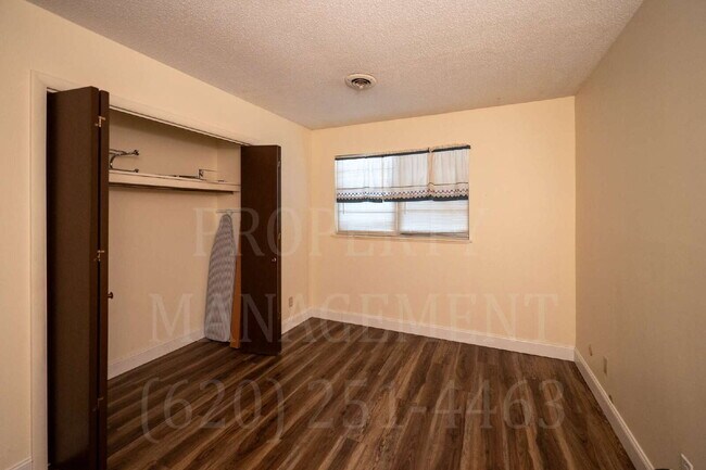 Building Photo - Charming 2-Bedroom Oasis in the Heart of Coffeyville