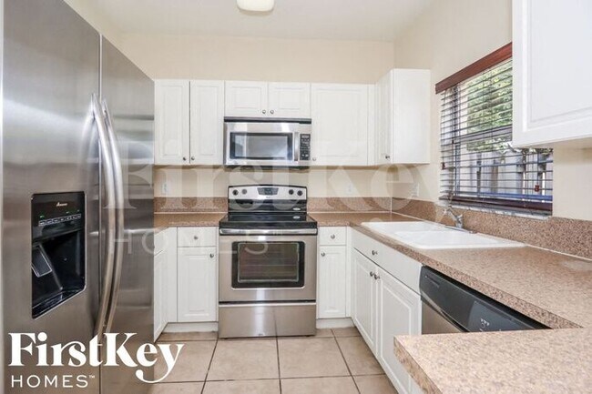 Building Photo - 2412 NE 41st Pl