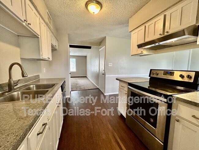 Building Photo - 3505 Biscay Dr