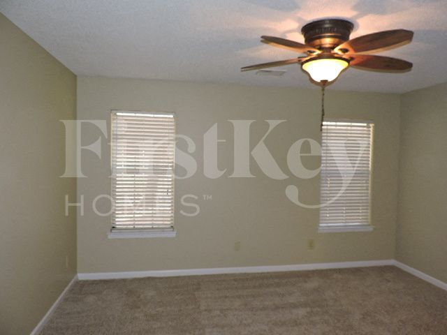 Building Photo - 7098 Maryland Ct