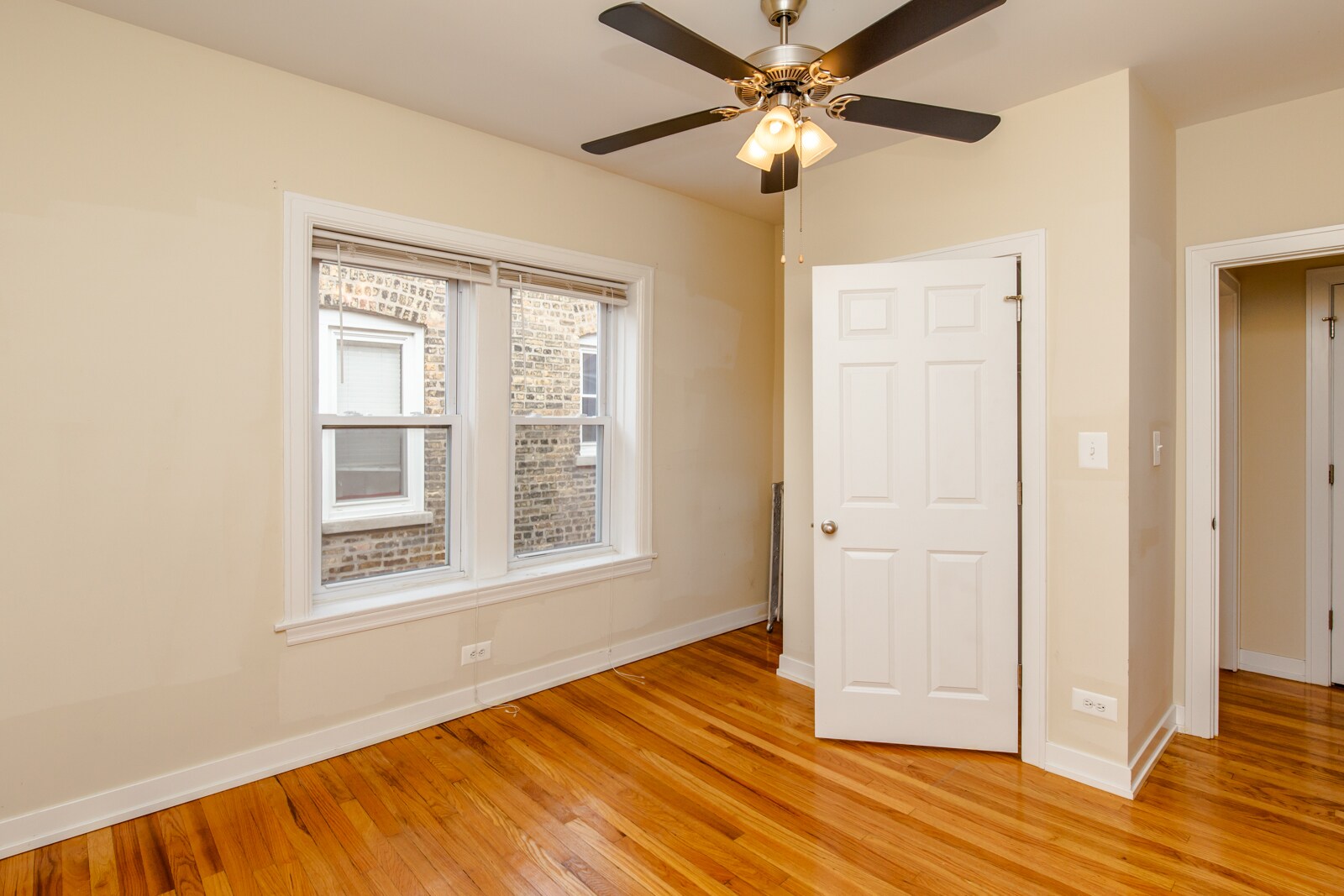 Building Photo - 4843 N Wolcott Ave