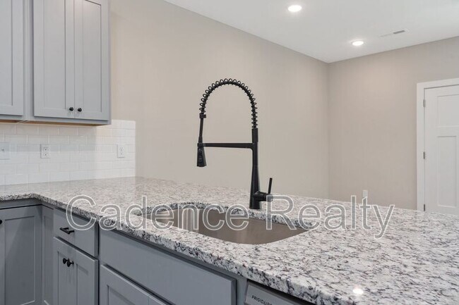 Building Photo - 1709 Perimeter Lp