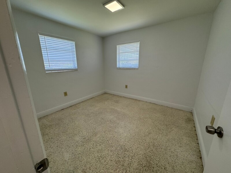 Building Photo - 955 SW 71st Ave