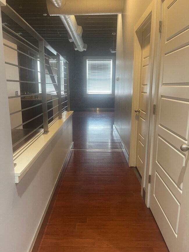 Building Photo - 1/2 off 1st Months rent!!! Chic Downtown Loft – 2 Bed | 1 Bath | Heart of Springfield!