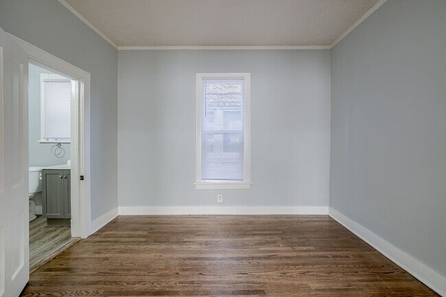 Building Photo - 2411 Emmet St