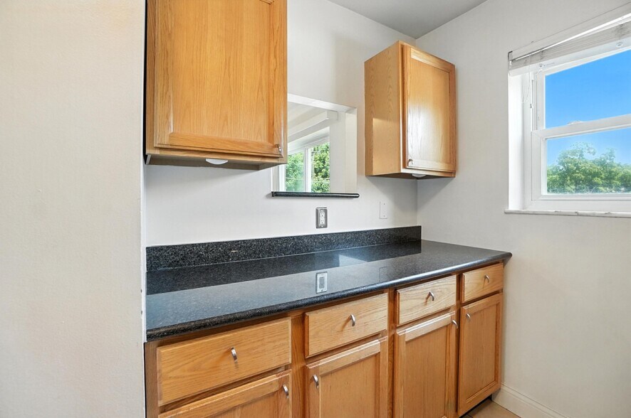 Building Photo - 2270 Madison Rd