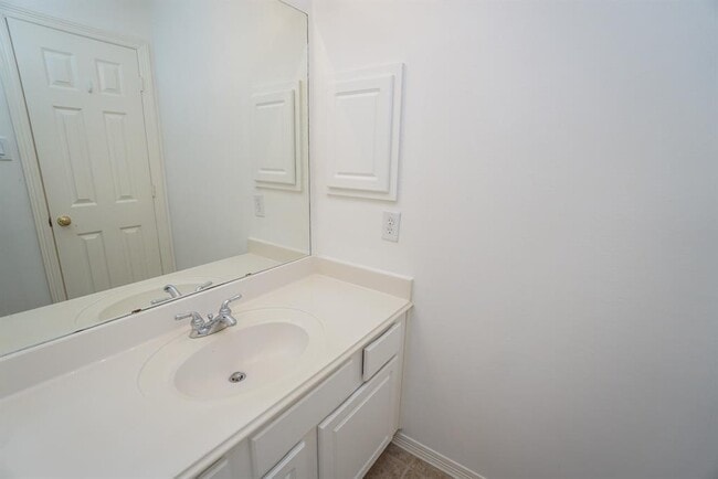 Building Photo - 1131 Enclave Square E