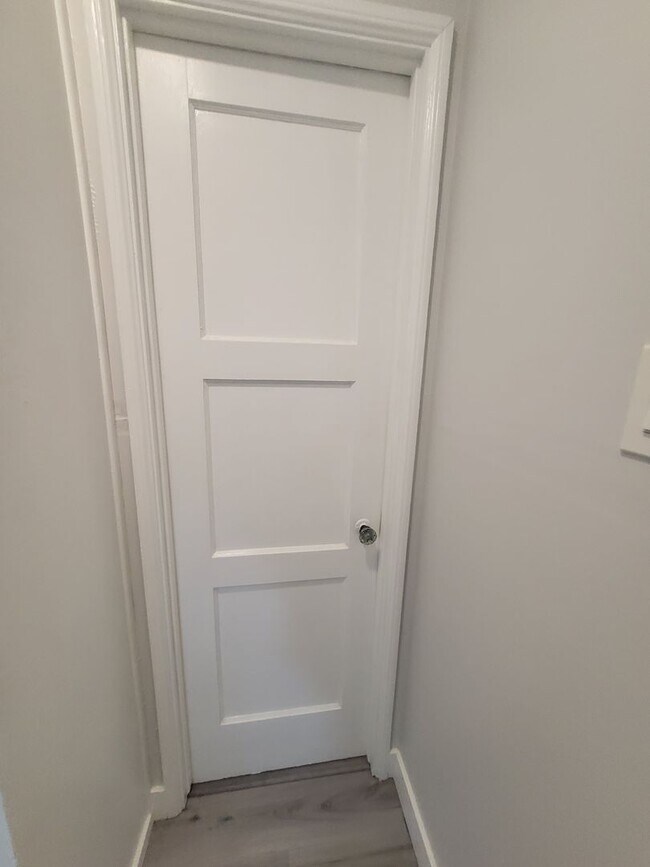 Building Photo - Completely Remodeled 1 bedroom 1 bath in D...