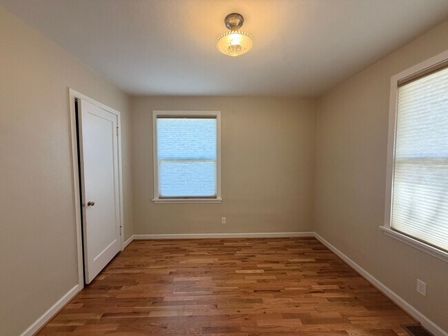 Building Photo - 3-bedroom 2-bathroom Single Family Home