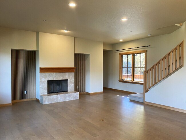 Building Photo - Perfection in Mosier