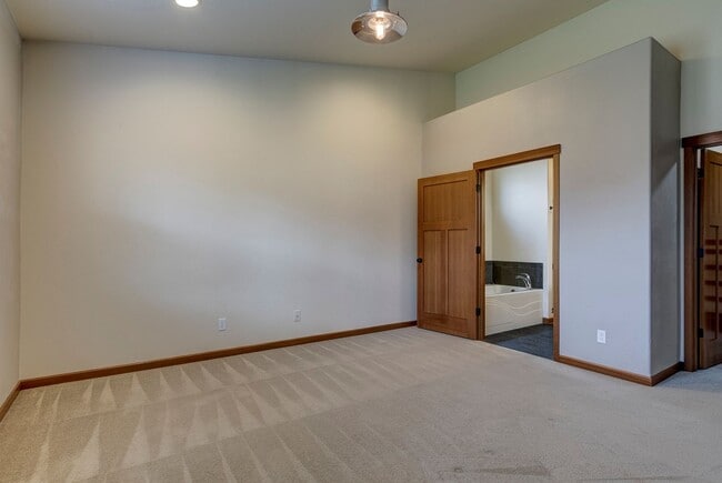 Building Photo - Spacious 3 Bedroom Plus Office with AC, Gas Fireplace and Fenced Backyard