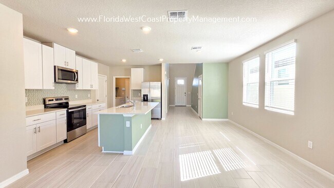 Building Photo - BRILLIANT and SPACIOUS! 4 BEDROOM/2.5 BATH PLUS LARGE BONUS-FLEX SPACE and FENCED YARD!