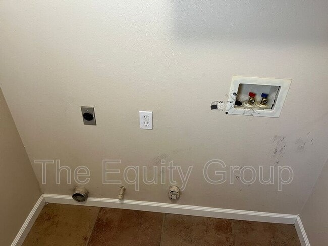 Building Photo - 1422 E Mesa Ct