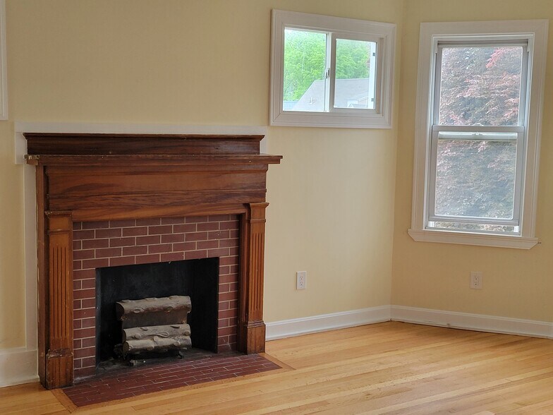 Building Photo - 52 Nixon St