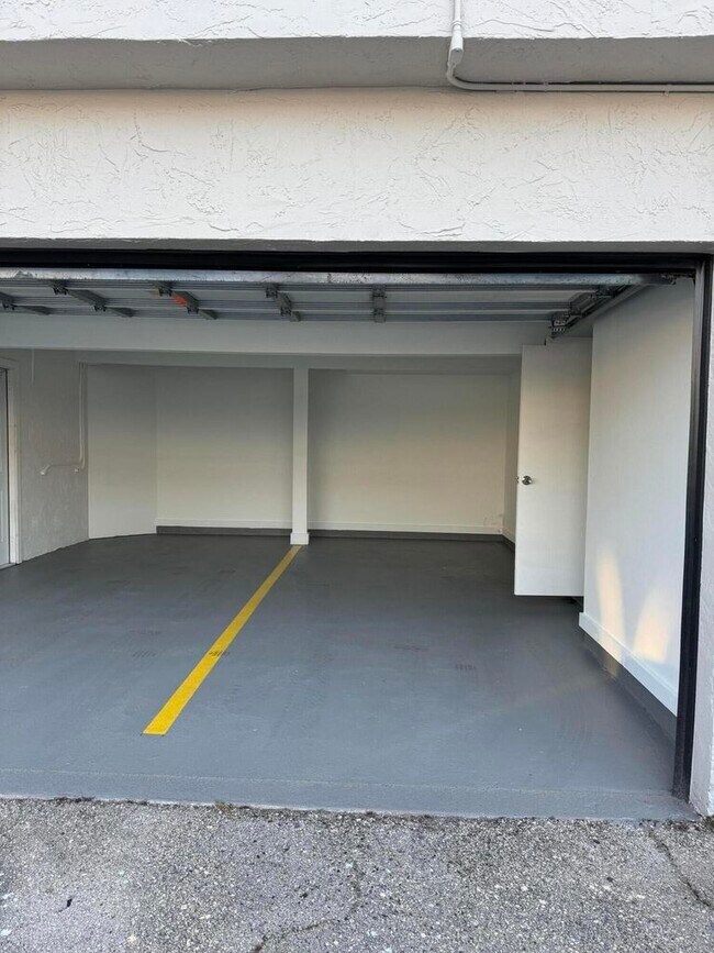 Building Photo - 206 E Tiffany Dr