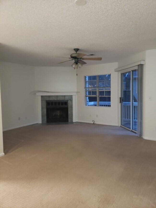 Building Photo - Huge 2bed/2bath Condo Near 225 and Iliff!