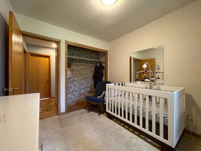 Building Photo - 2018 Greenbriar Cir