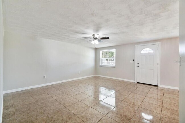 Building Photo - 3600 Umber Rd