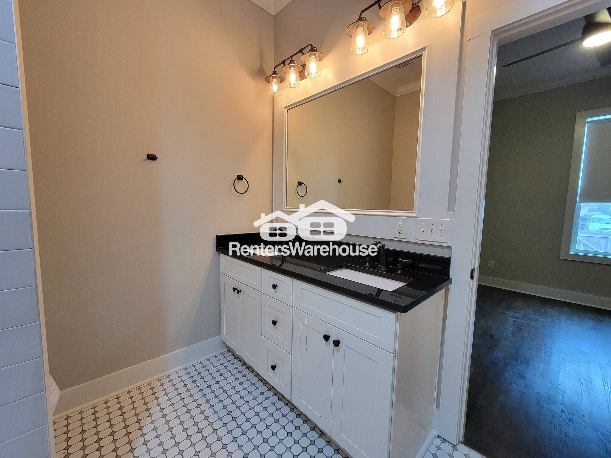 Building Photo - 1043 Fern Ave SE