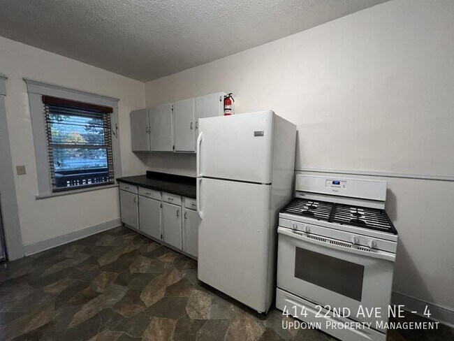 Building Photo - 414 22nd Ave NE