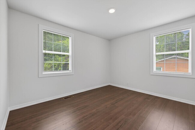 Building Photo - 1316 Sunnyview Dr