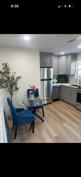 Building Photo - 116 W Arbor St