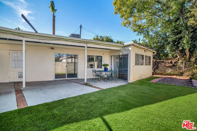 Building Photo - 15157 Valleyheart Dr