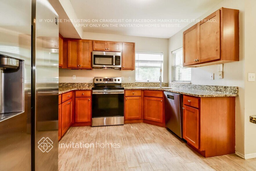 Building Photo - 3242 Centerwood Dr