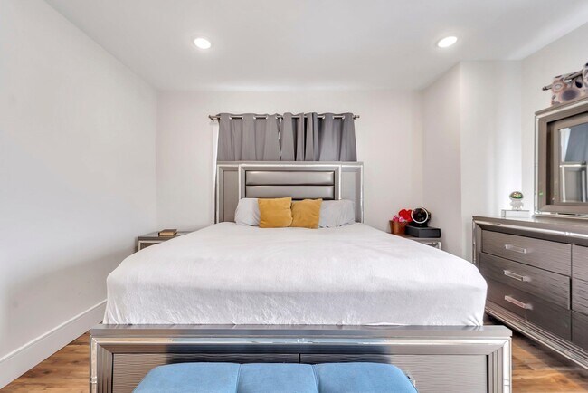 Building Photo - 285 JULIANNE Ter